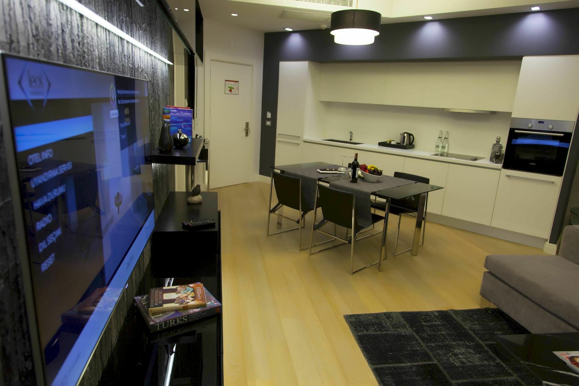 The Leos Aparthotel 4*